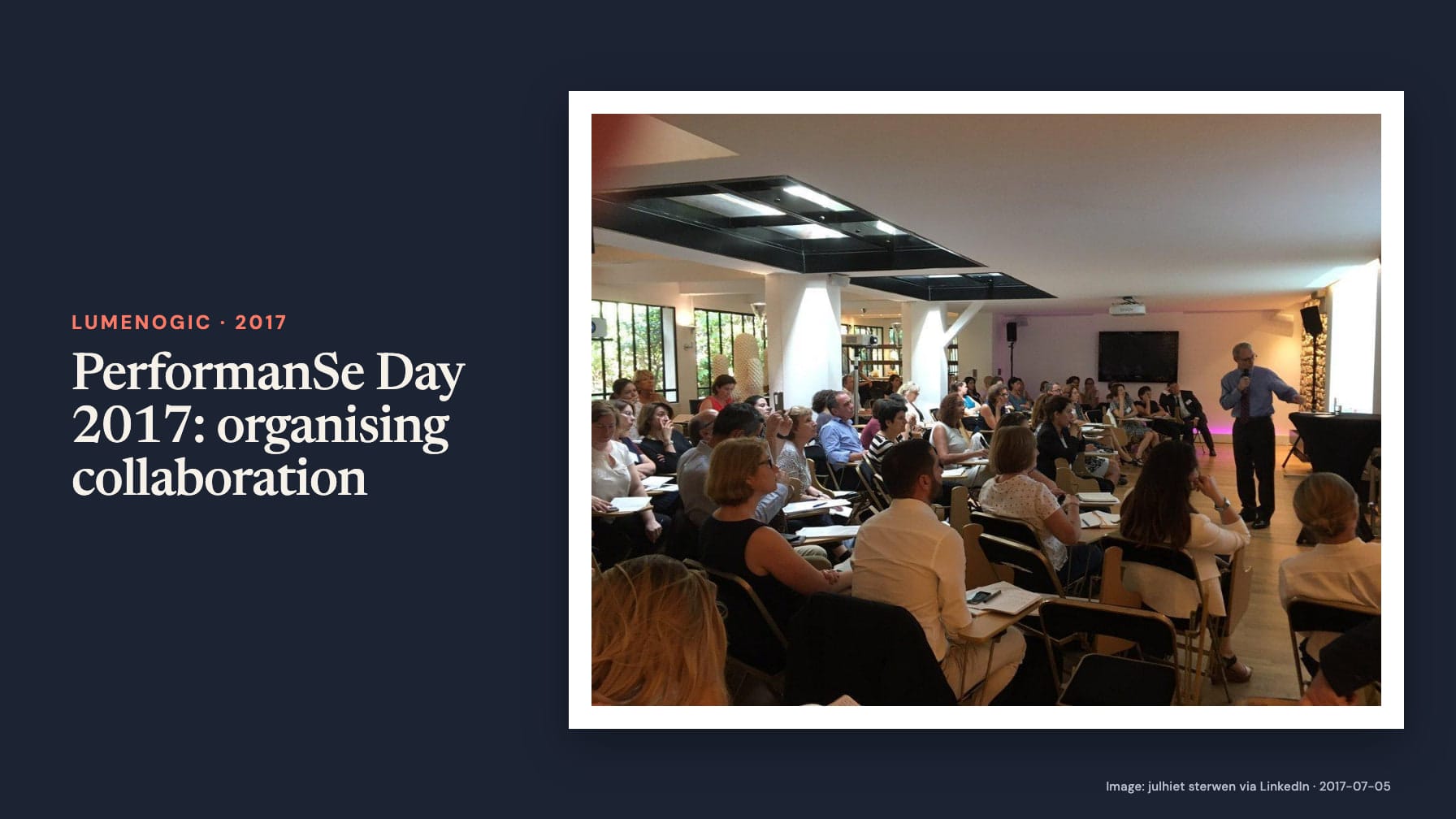 Navy cover headed “PerformanSe Day 2017: organising collaboration” beside a photo of a man holding a microphone before rows of seated attendees in a bright conference room.